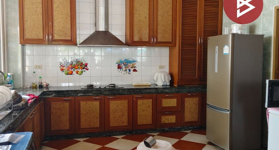 Casa en venta de 9 habitaciones en Krathum Baen, Samut Sakhon
