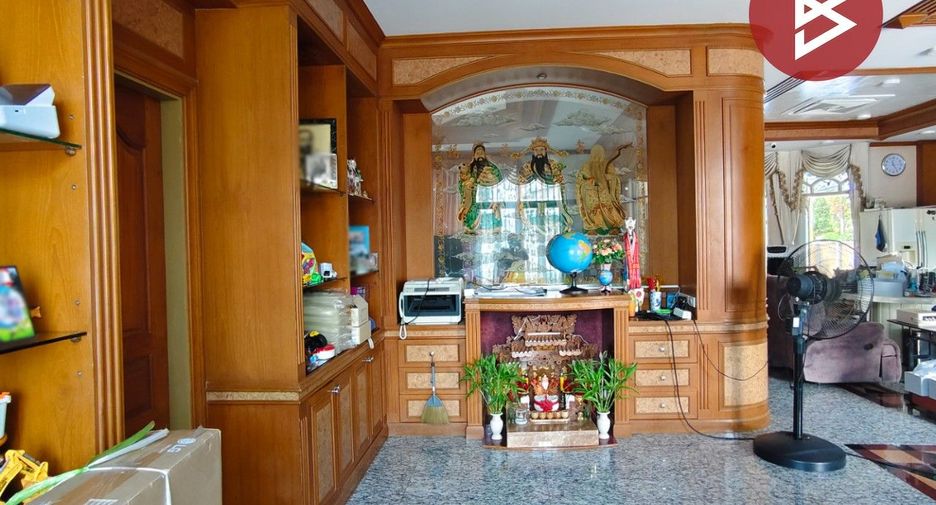Casa en venta de 9 habitaciones en Krathum Baen, Samut Sakhon