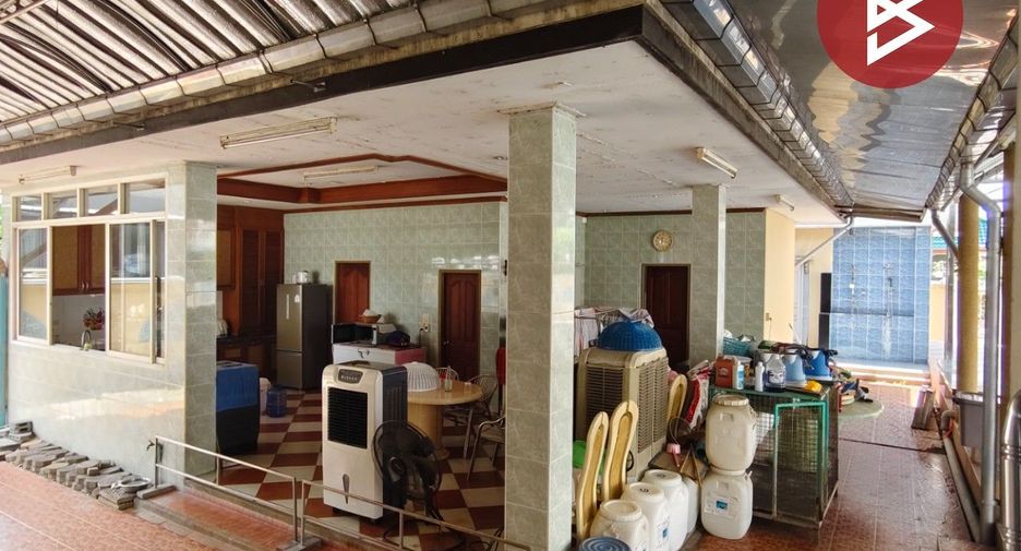 Casa en venta de 9 habitaciones en Krathum Baen, Samut Sakhon
