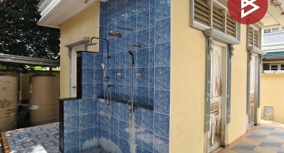 Casa en venta de 9 habitaciones en Krathum Baen, Samut Sakhon