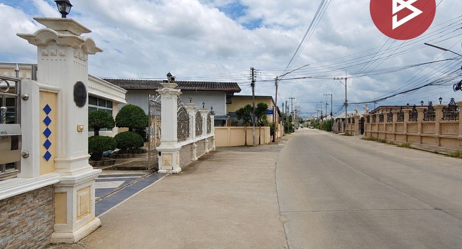 Casa en venta de 9 habitaciones en Krathum Baen, Samut Sakhon