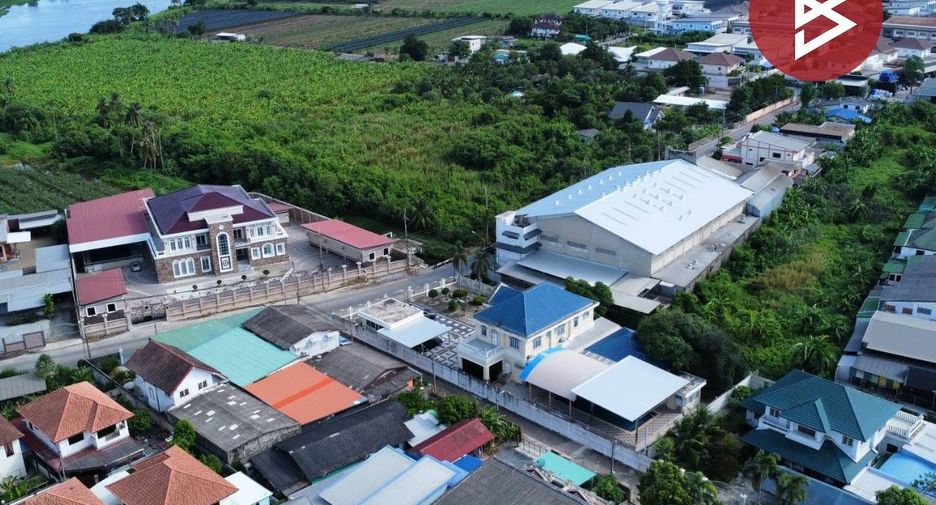 Casa en venta de 9 habitaciones en Krathum Baen, Samut Sakhon
