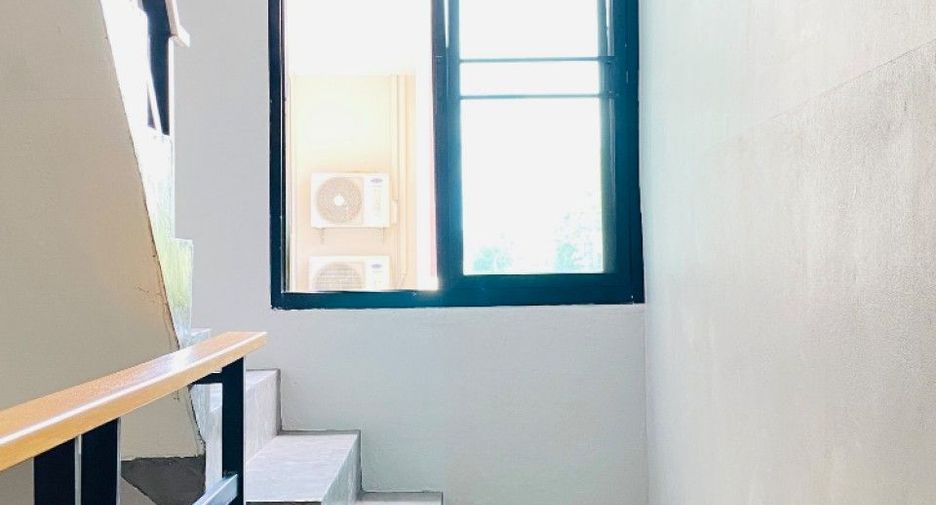 For rent 2 ベッドルーム retail Space in Phra Khanong, Bangkok