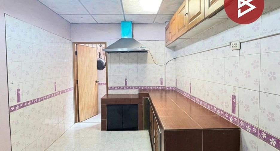 For sale 3 bedrooms townhouse in Lam Luk Ka, Pathum Thani