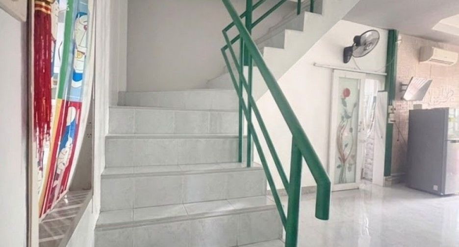 Casa adosada en venta de 2 habitaciones en Lat Lum Kaeo, Pathum Thani
