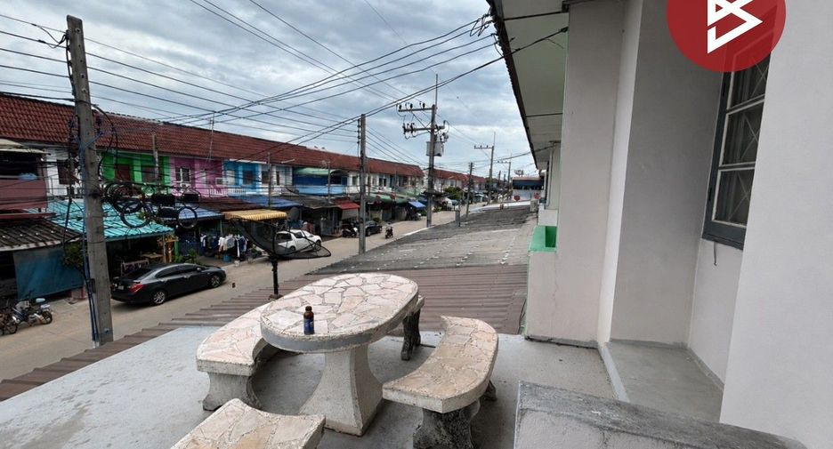 Casa adosada en venta de 2 habitaciones en Lat Lum Kaeo, Pathum Thani
