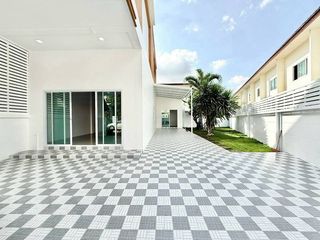 For sale 2 bedrooms townhouse in Si Racha, Chonburi