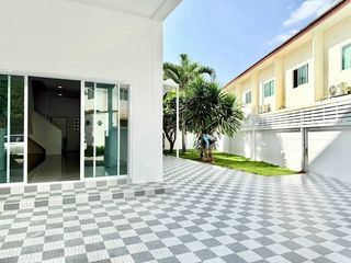For sale 2 bedrooms townhouse in Si Racha, Chonburi
