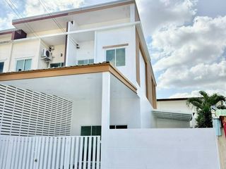 For sale 2 bedrooms townhouse in Si Racha, Chonburi