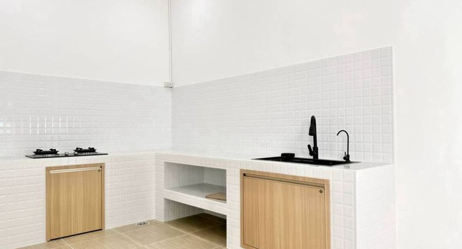 For sale 2 bedrooms townhouse in Si Racha, Chonburi