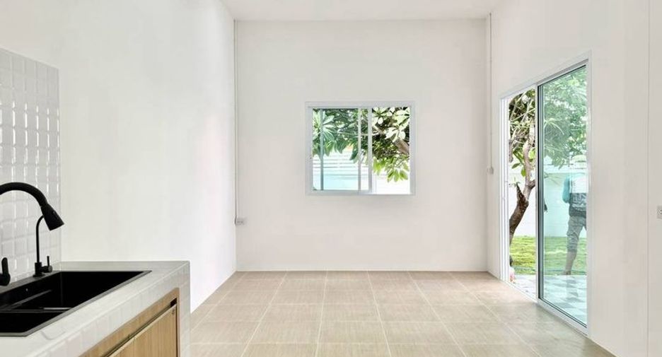 For sale 2 bedrooms townhouse in Si Racha, Chonburi