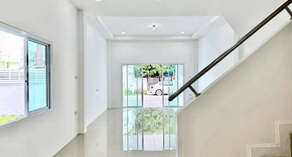 For sale 2 bedrooms townhouse in Si Racha, Chonburi
