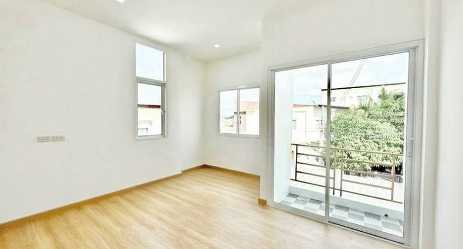 For sale 2 bedrooms townhouse in Si Racha, Chonburi