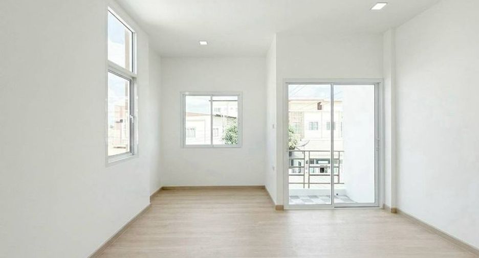 For sale 2 bedrooms townhouse in Si Racha, Chonburi