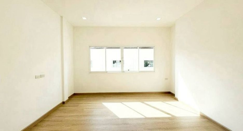 For sale 2 bedrooms townhouse in Si Racha, Chonburi