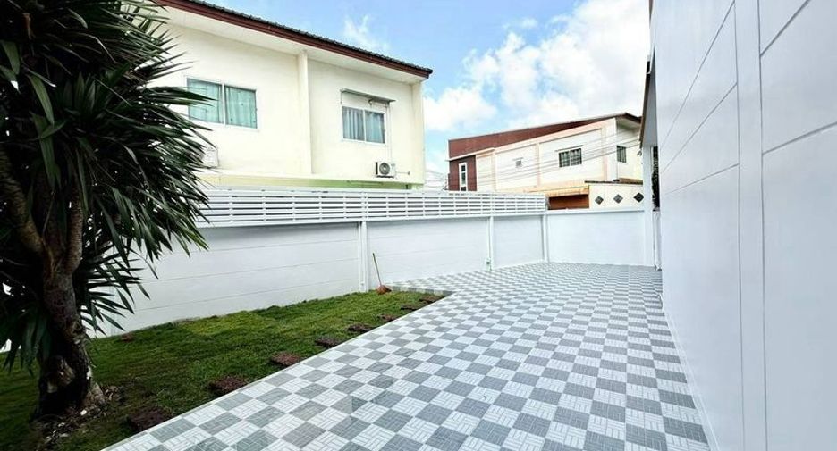 For sale 2 bedrooms townhouse in Si Racha, Chonburi