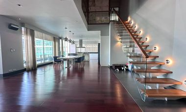 Condo en venta de 3 habitaciones 