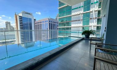Condo en venta de 3 habitaciones 
