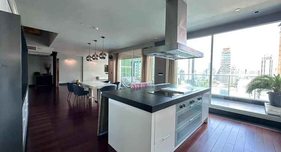 Condo en venta de 3 habitaciones 