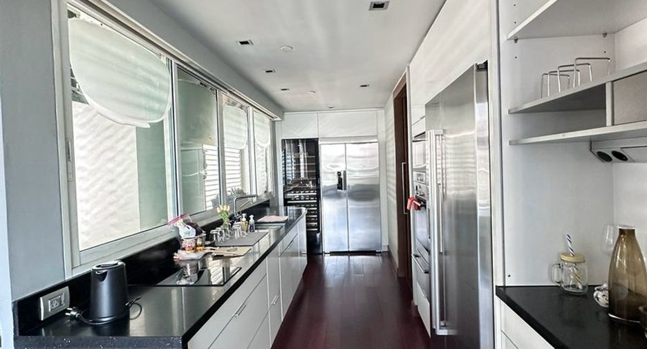 Condo en venta de 3 habitaciones 