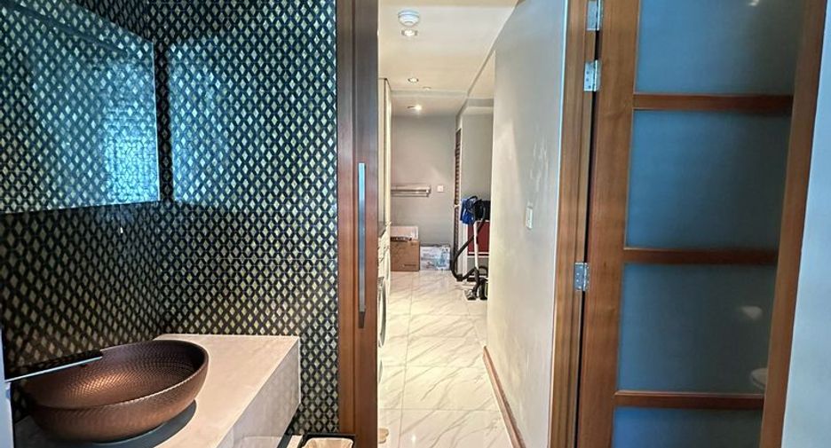 Condo en venta de 3 habitaciones 