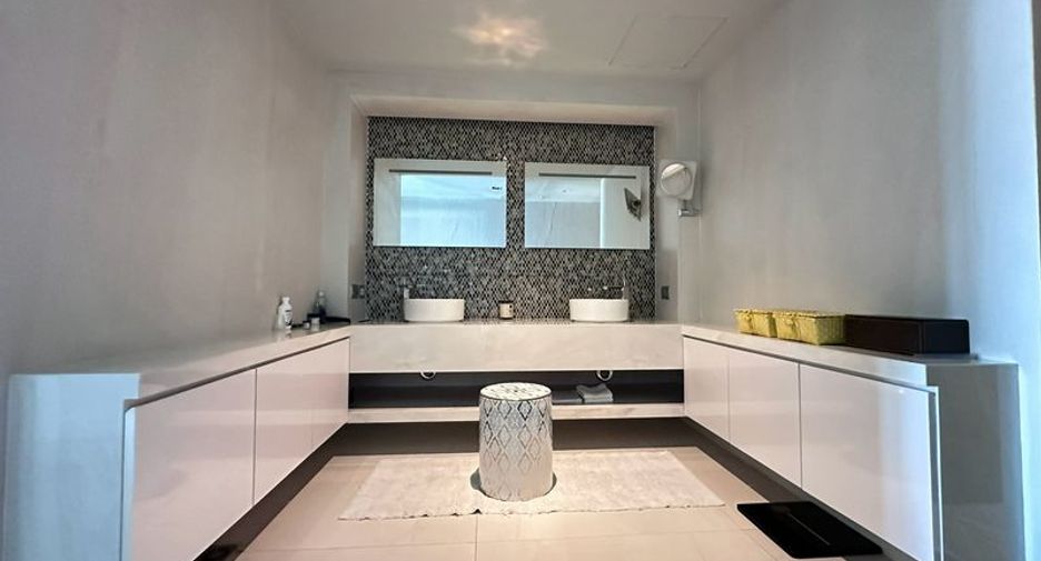 Condo en venta de 3 habitaciones 