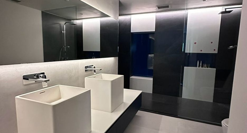 Condo en venta de 3 habitaciones 