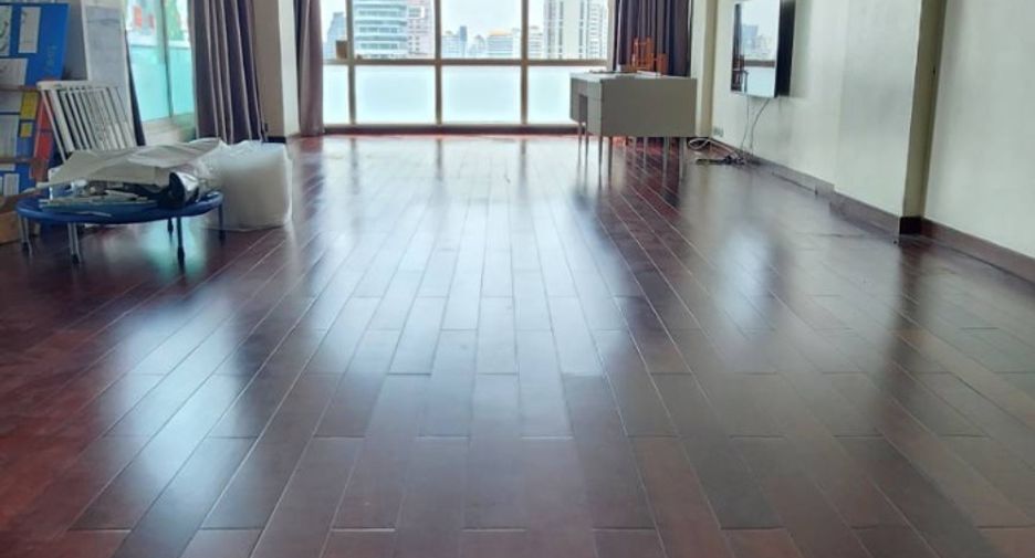Condo en venta de 3 habitaciones 
