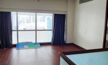 Condo en venta de 3 habitaciones 