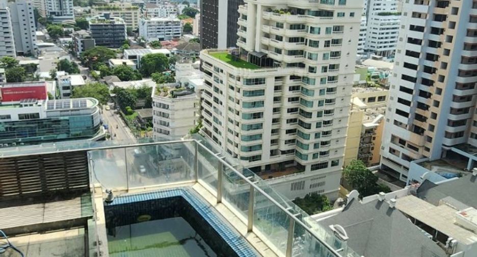 Condo en venta de 3 habitaciones 