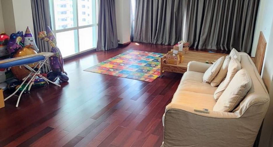 Condo en venta de 3 habitaciones 
