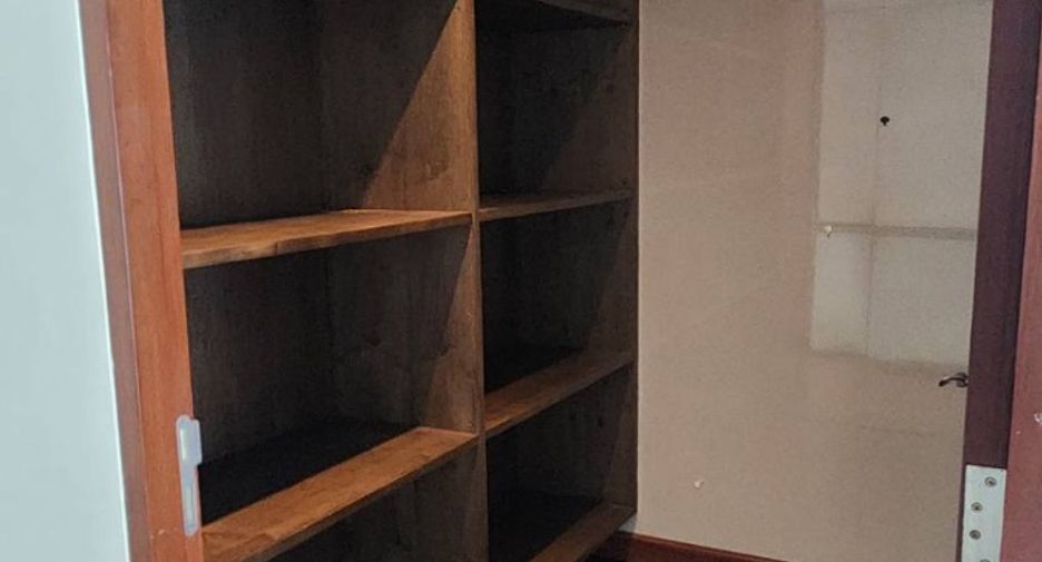 Condo en venta de 3 habitaciones 
