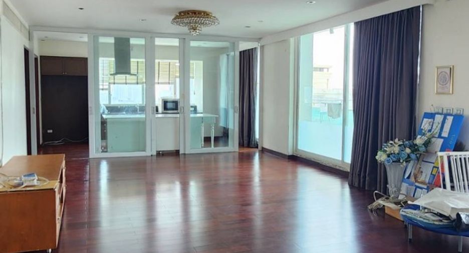 Condo en venta de 3 habitaciones 