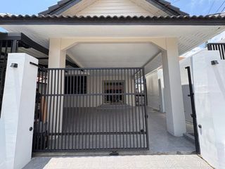 Casa en alquiler de 3 habitaciones en Bang Lamung, Chonburi