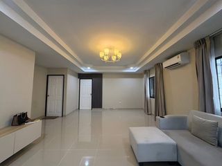 Casa en alquiler de 3 habitaciones en Bang Lamung, Chonburi