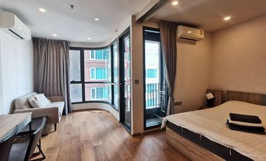 Wohnung zur Miete mit 1 Zimmer in Pathum Wan, Bangkok