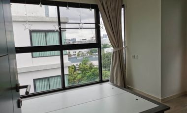 Condo en alquiler de 1 habitaciones en Bang Na, Bangkok