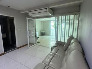 Reihenhaus zur Miete mit 5 Zimmer in Din Daeng, Bangkok