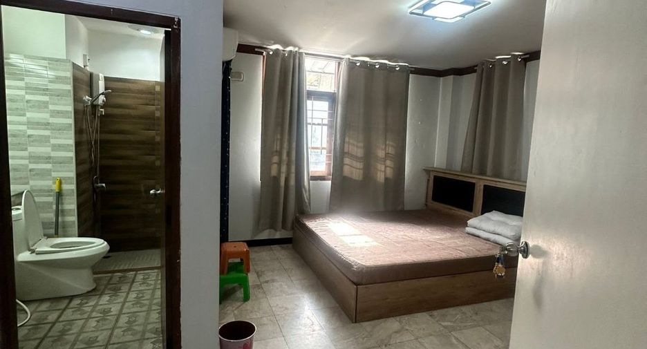 Reihenhaus zur Miete mit 5 Zimmer in Din Daeng, Bangkok