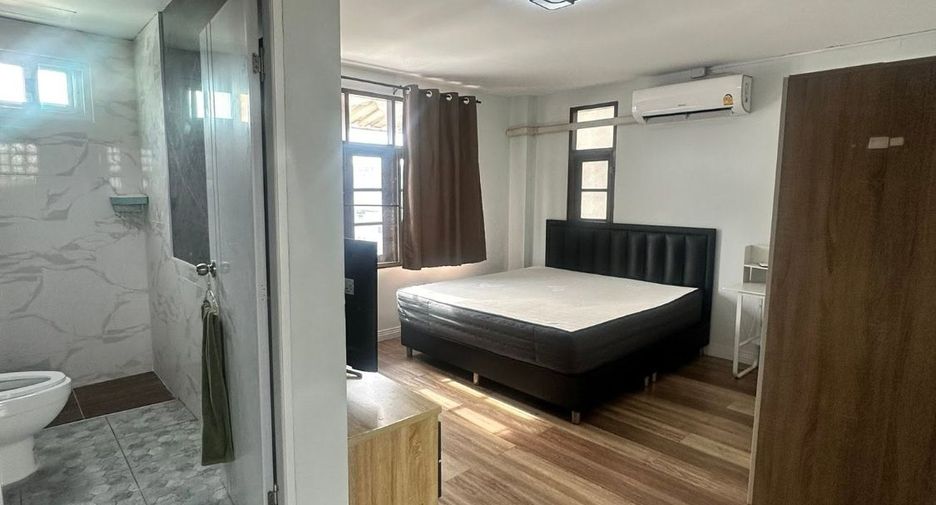 Reihenhaus zur Miete mit 5 Zimmer in Din Daeng, Bangkok
