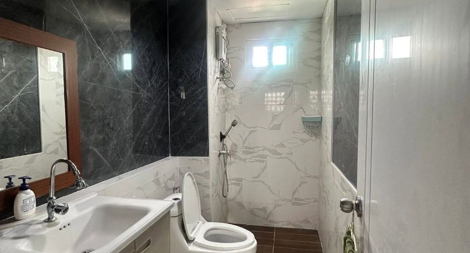 Reihenhaus zur Miete mit 5 Zimmer in Din Daeng, Bangkok