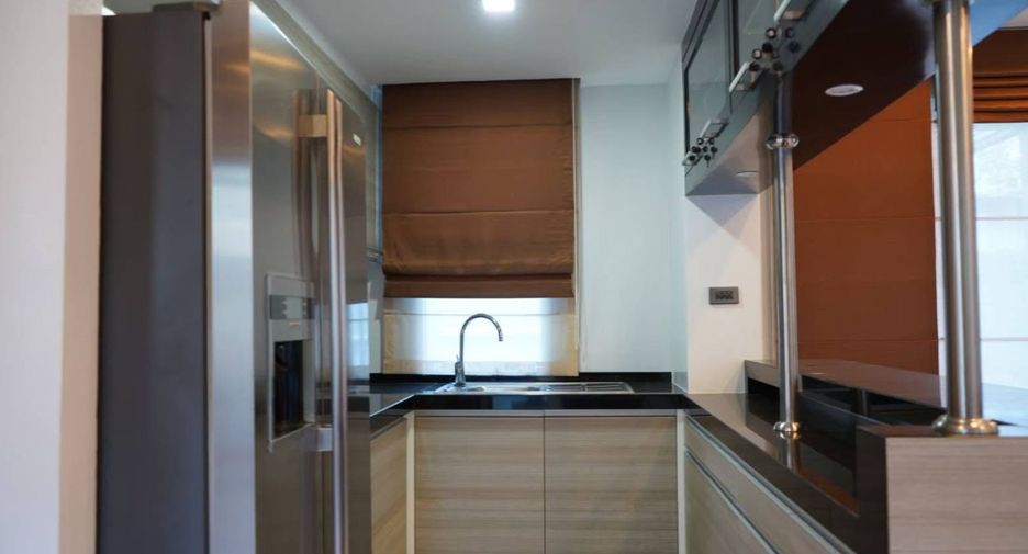 Casa en alquiler de 4 habitaciones en Saphan Sung, Bangkok