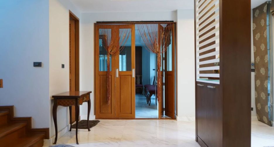 Casa en alquiler de 4 habitaciones en Saphan Sung, Bangkok