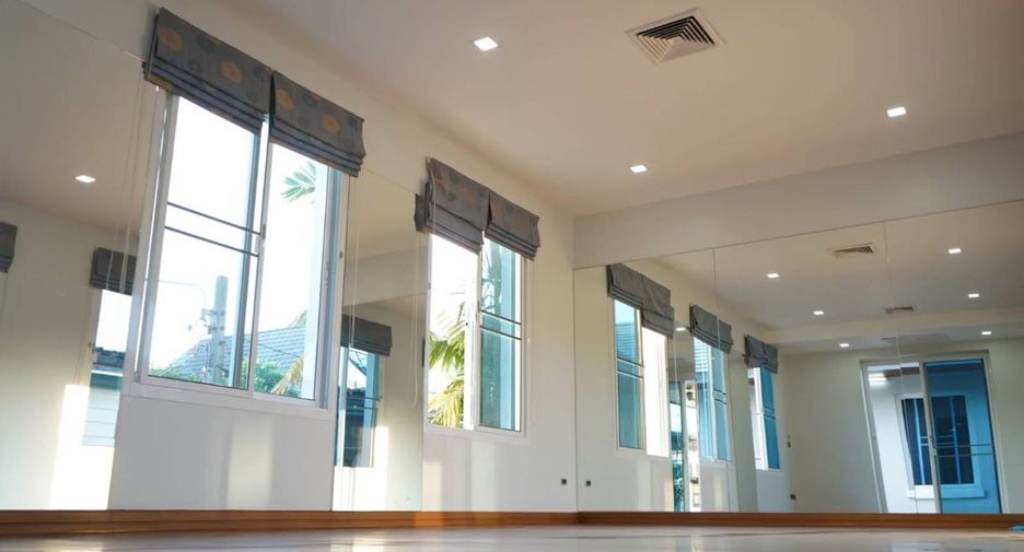 Casa en alquiler de 4 habitaciones en Saphan Sung, Bangkok