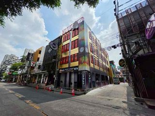 For sale 4 bedrooms retail Space in Khlong Toei, Bangkok