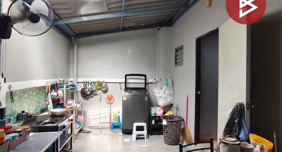 For sale 3 bedrooms townhouse in Mueang Nakhon Pathom, Nakhon Pathom