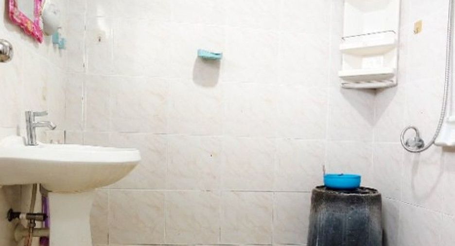 Casa adosada en venta de 3 habitaciones en Mueang Nakhon Pathom, Nakhon Pathom