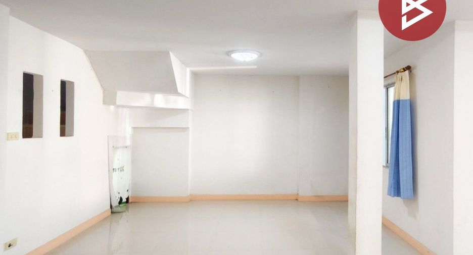 Casa adosada en venta de 3 habitaciones en Mueang Nakhon Pathom, Nakhon Pathom