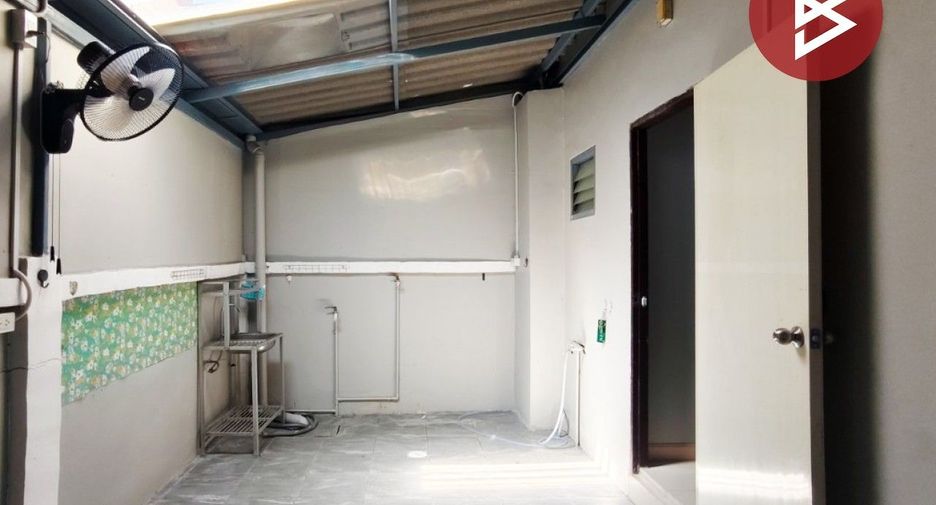 Casa adosada en venta de 3 habitaciones en Mueang Nakhon Pathom, Nakhon Pathom