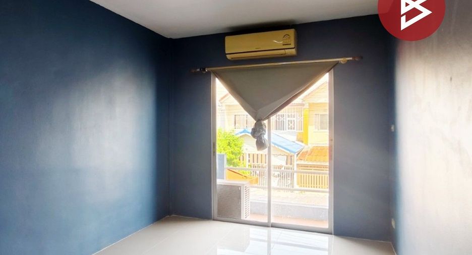 Casa adosada en venta de 3 habitaciones en Mueang Nakhon Pathom, Nakhon Pathom